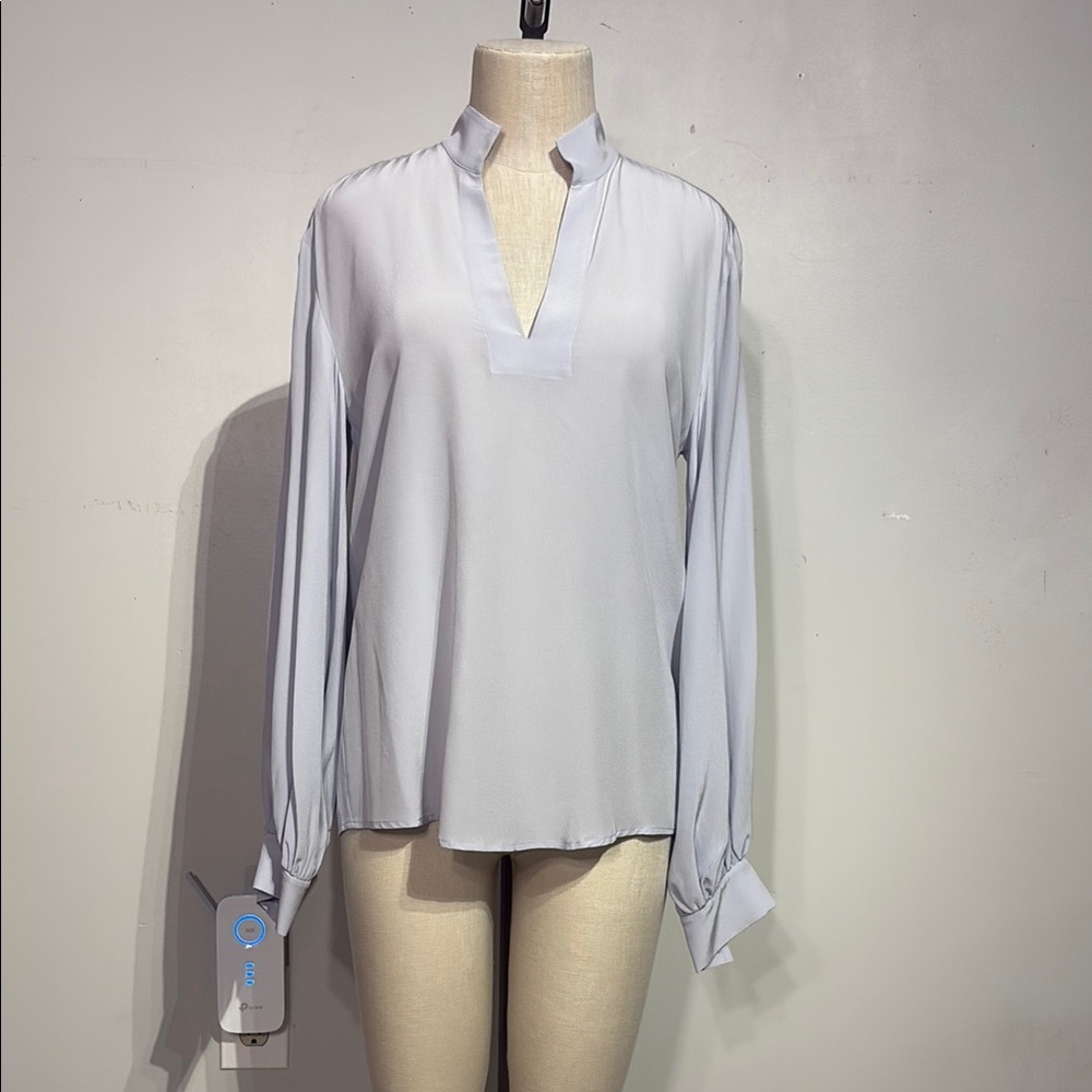 Judith and Charles Silk Blouse in Light lilac Gray Size M - Picture 3 of 14